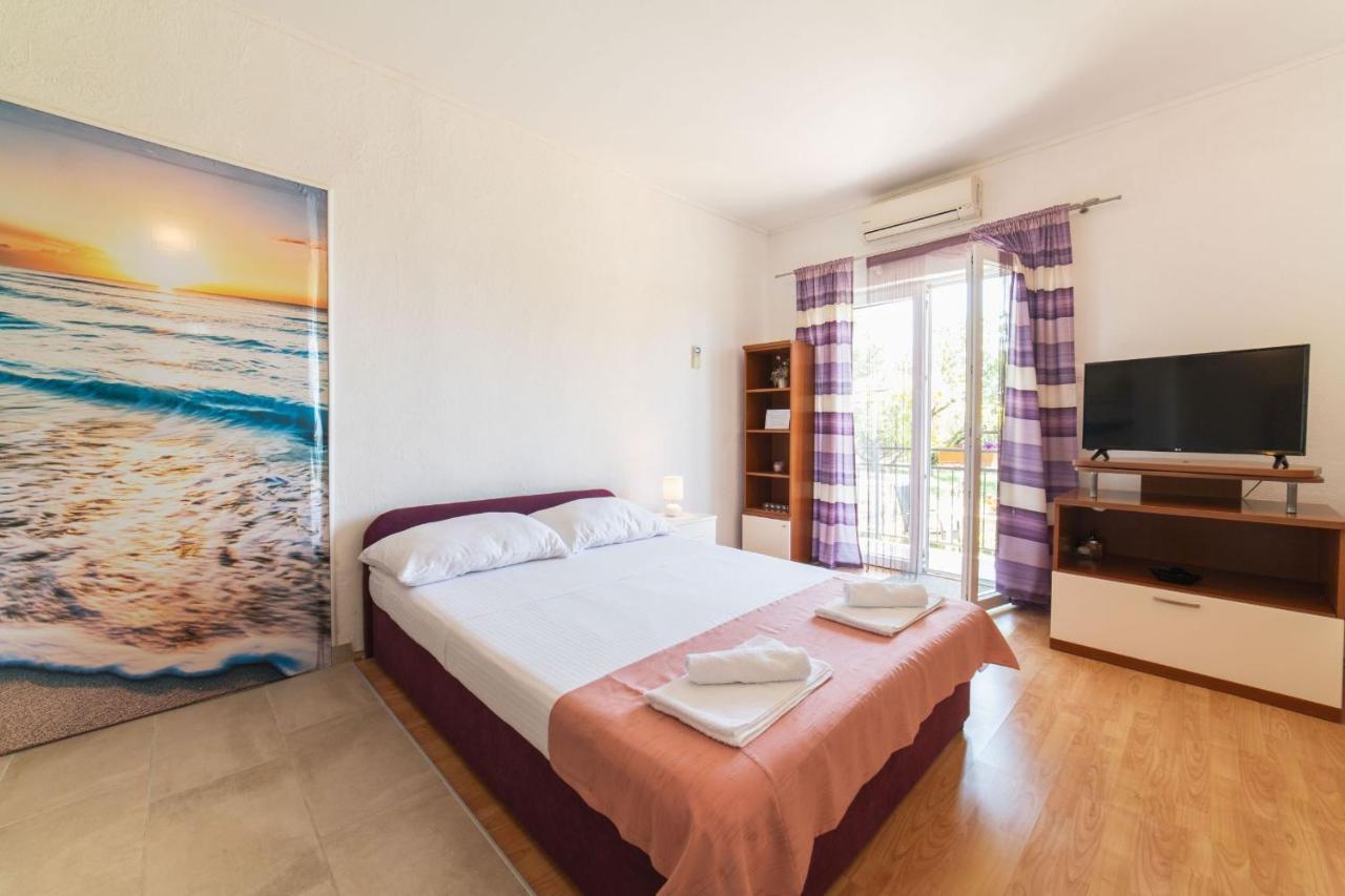 Apartment Livaja Kaštel Novi エクステリア 写真