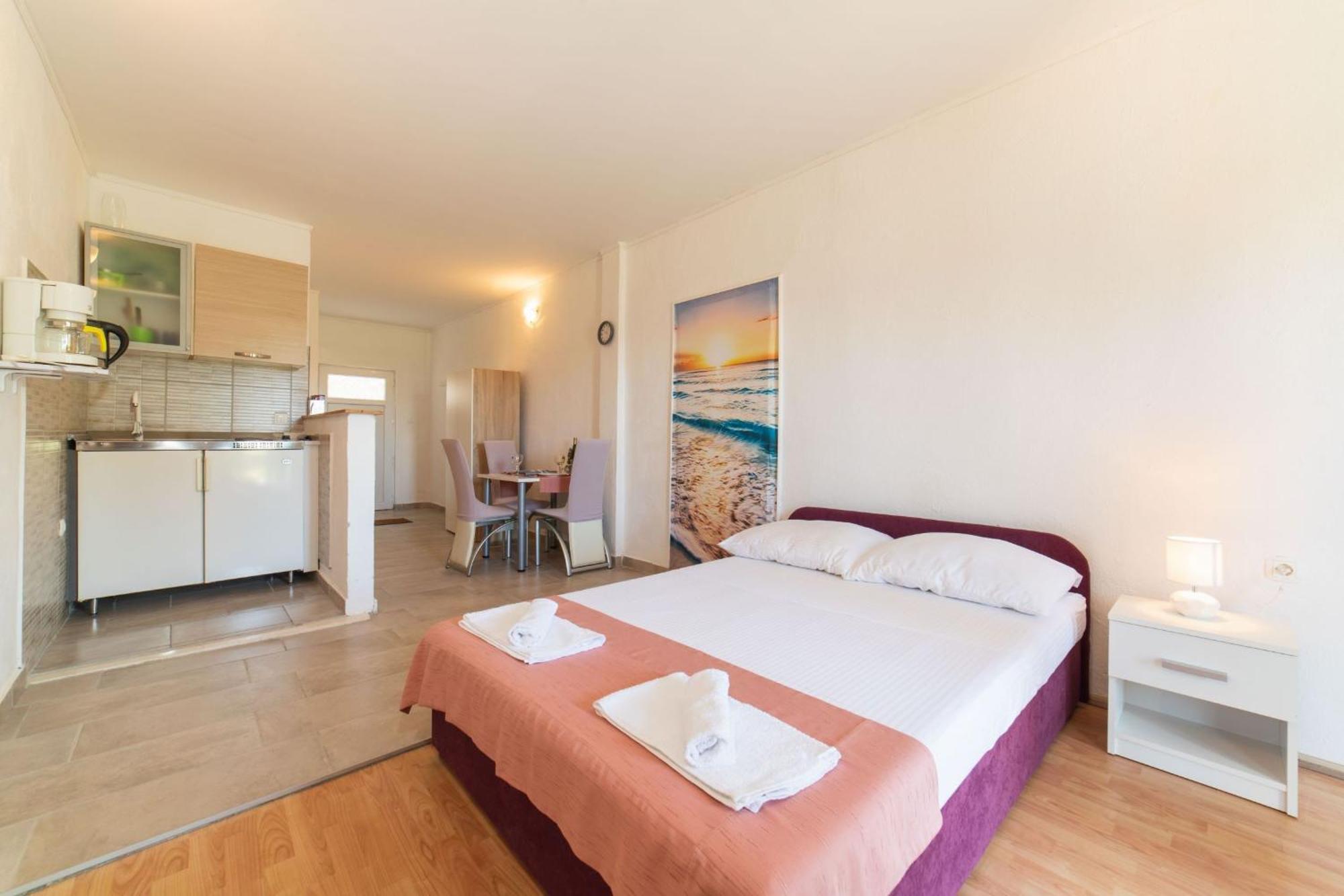 Apartment Livaja Kaštel Novi 部屋 写真