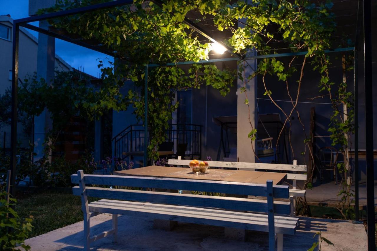 Apartment Livaja Kaštel Novi エクステリア 写真