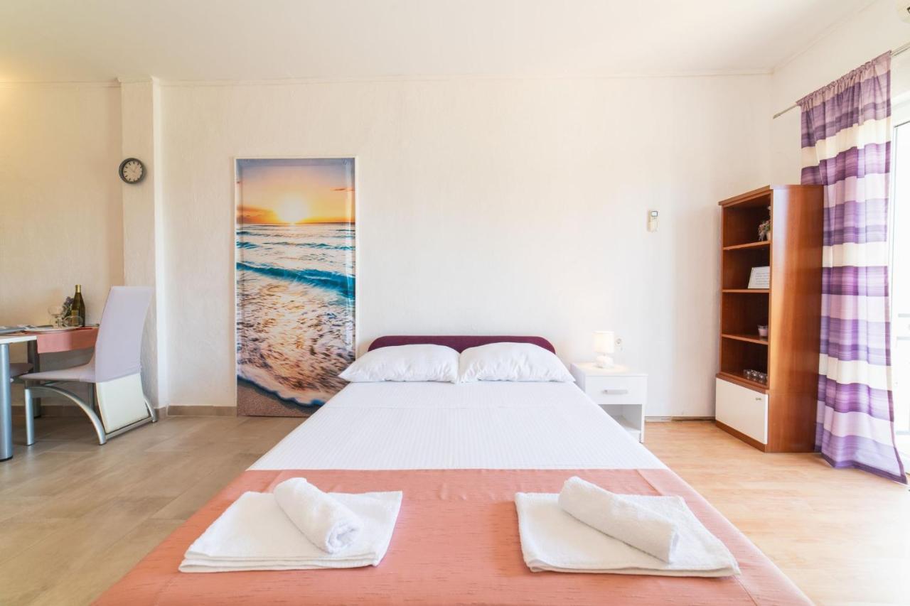 Apartment Livaja Kaštel Novi エクステリア 写真